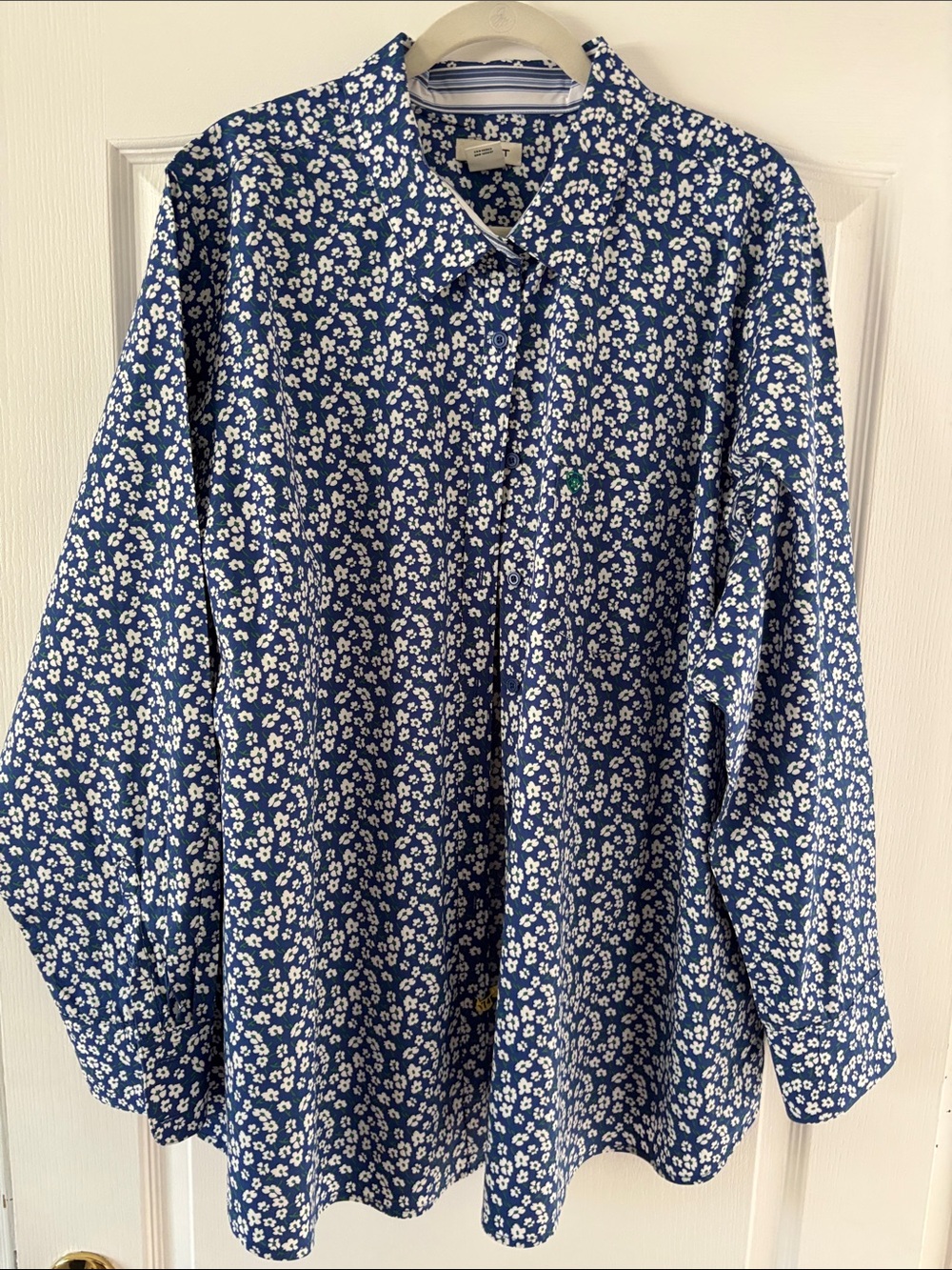Ariat Blue and White Floral Button Down Shirt with Accent Striped Cuffs SZ 3X